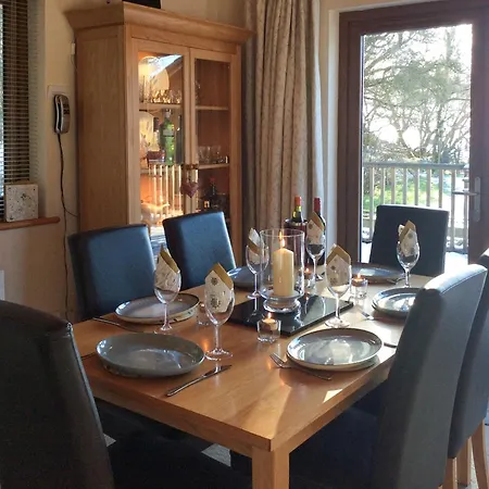 בית נופש Larchwood *